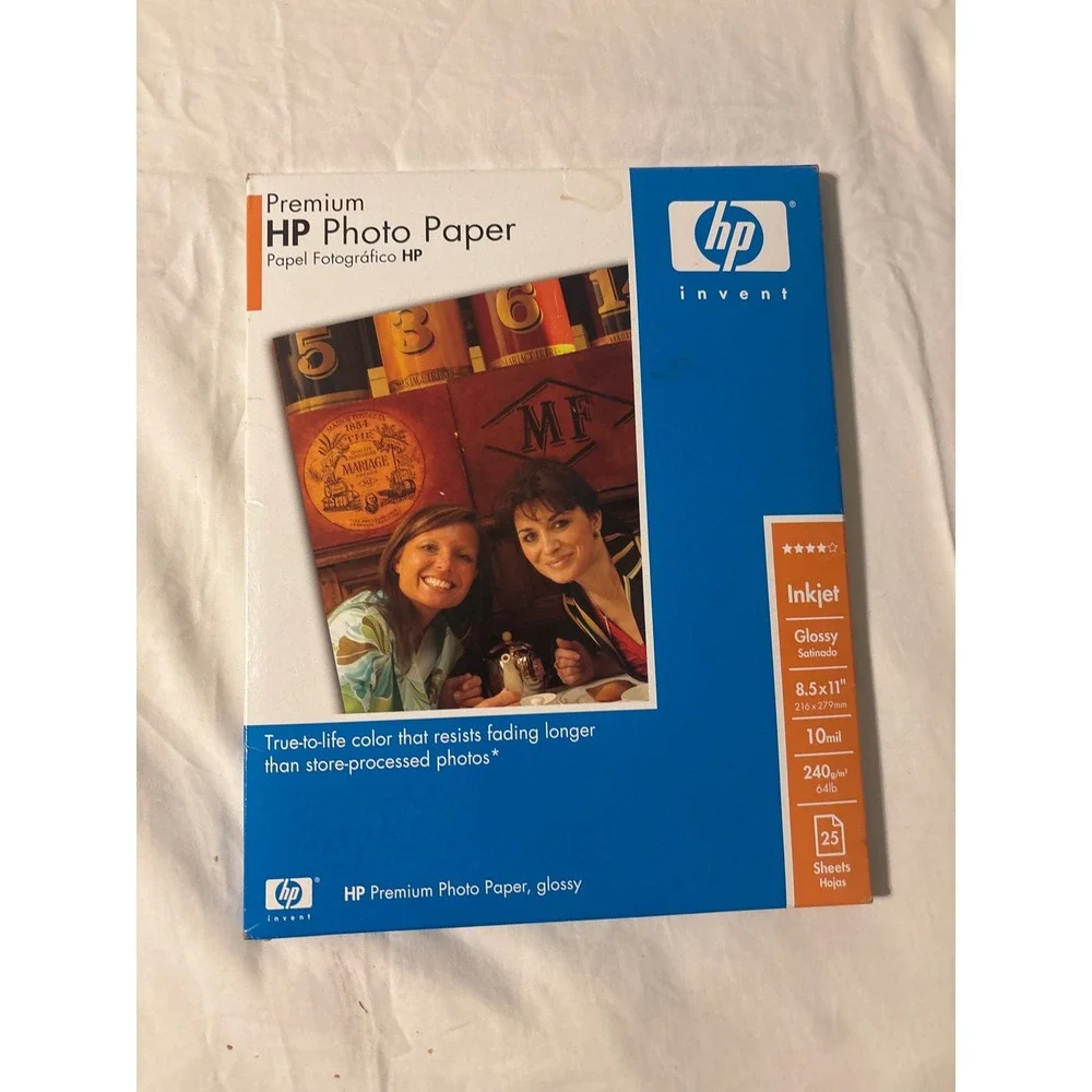 HP Premium Photo Paper Inkjet 8.5x11 Glossy 25 Sheets Q8742A White Like New - Picture 1 of 3